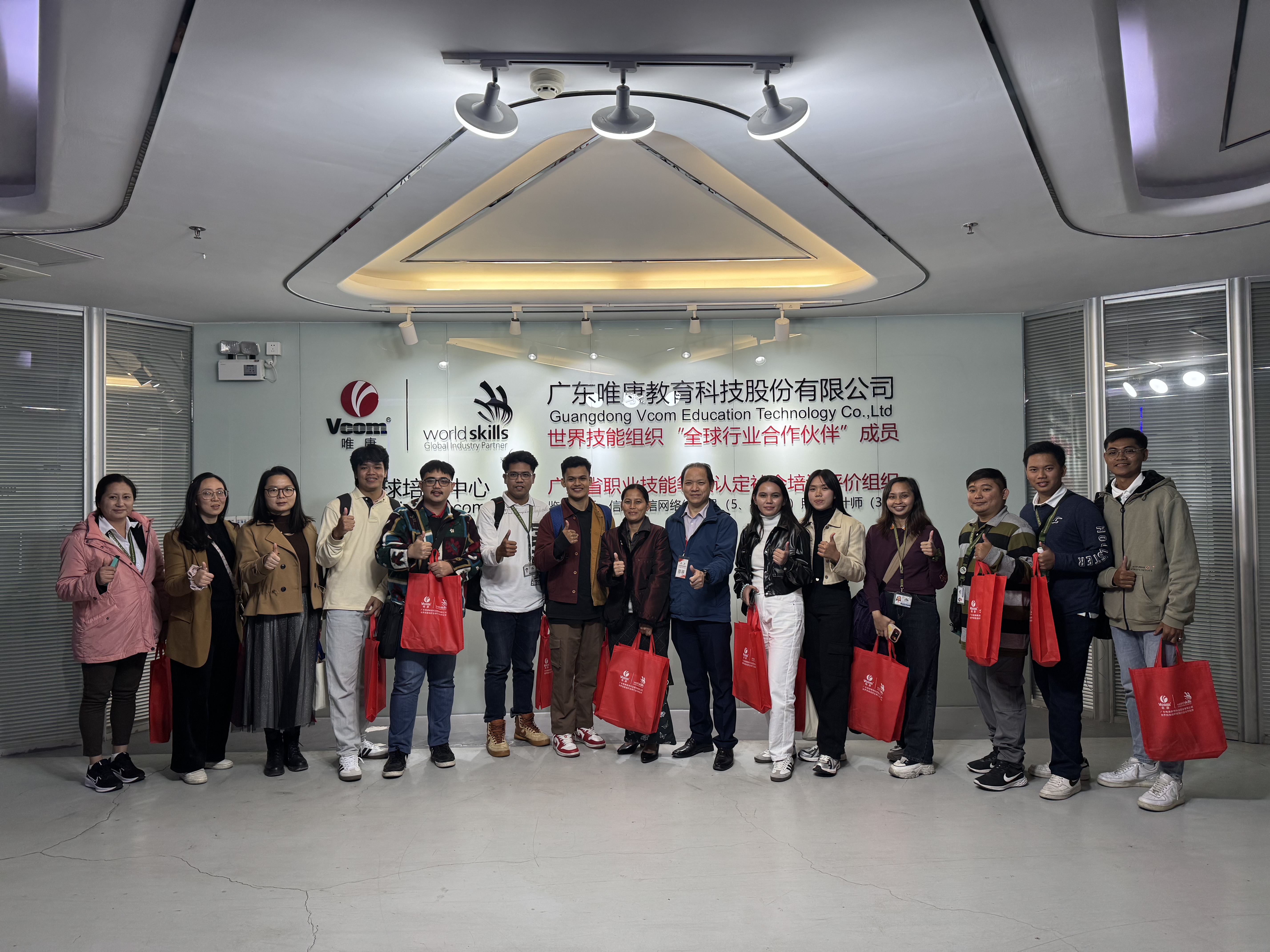 共探國(guó)際技能人才培養(yǎng)新機(jī)遇|菲律賓泛太平洋大學(xué)師生團(tuán)蒞臨唯康教育訪問交流